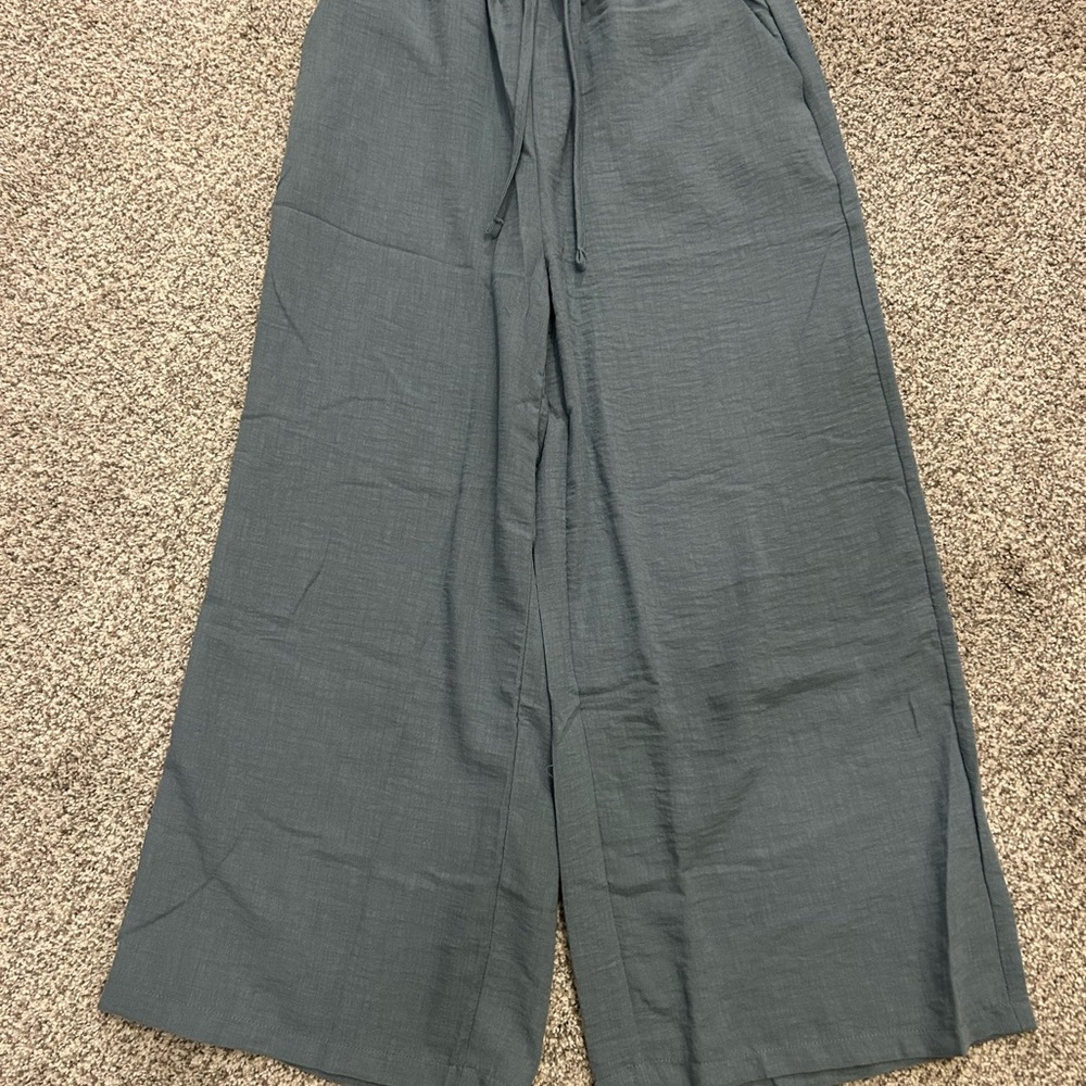 Wide-Leg Gray Pants